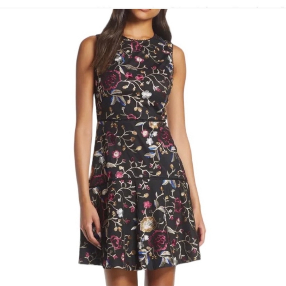 Vince Camuto Embroidered Mesh Fit & Flare Mini Dress Black Floral Size 4 NWT